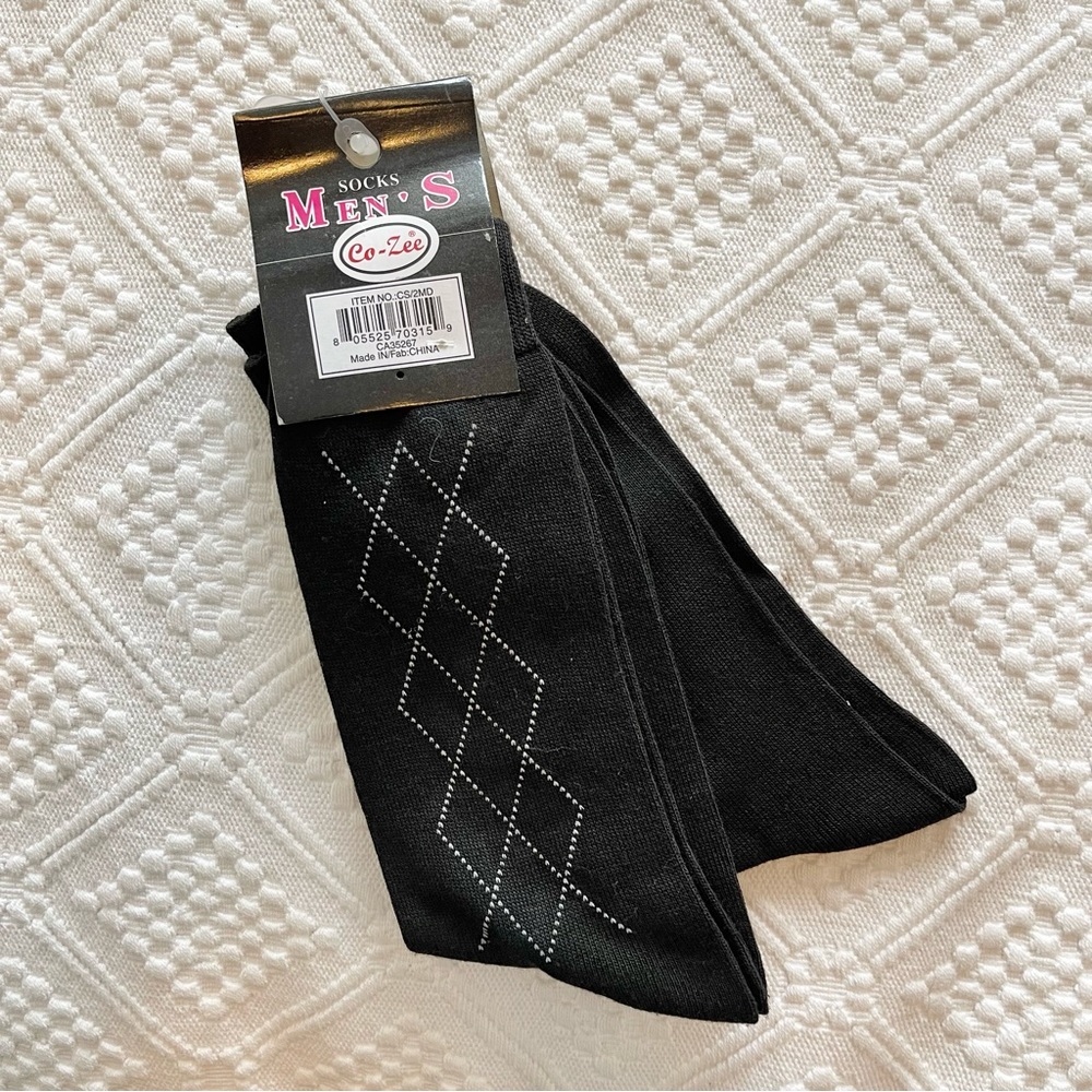 NWT 2 pairs of black cotton dress socks with grey argyle pattern on both sides